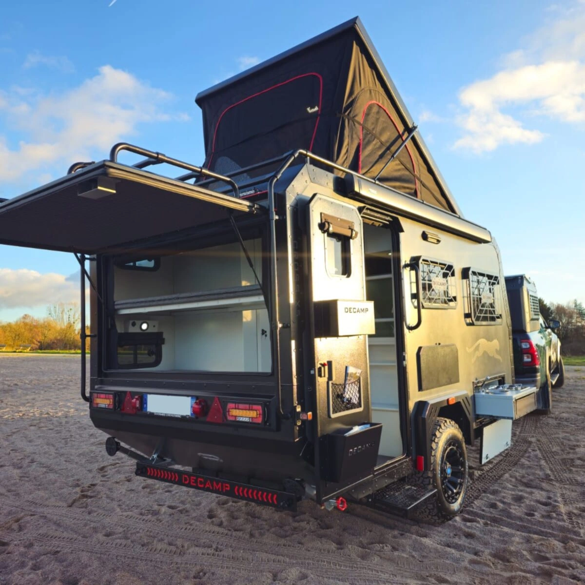 Terrengtilhenger Decamp Cross X5 │ stor offroad campinghenger med pop-up tak - 8 personer – bilde 13