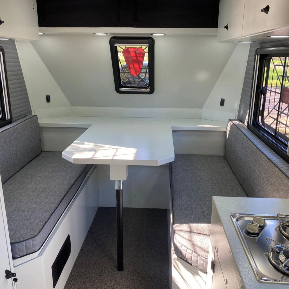 Terrengtilhenger Decamp Cross X5 │ stor offroad campinghenger med pop-up tak - 8 personer – bilde 22