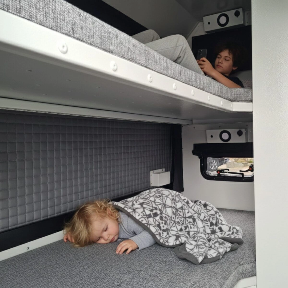 Terrengtilhenger Decamp Cross X5 │ stor offroad campinghenger med pop-up tak - 8 personer – bilde 24
