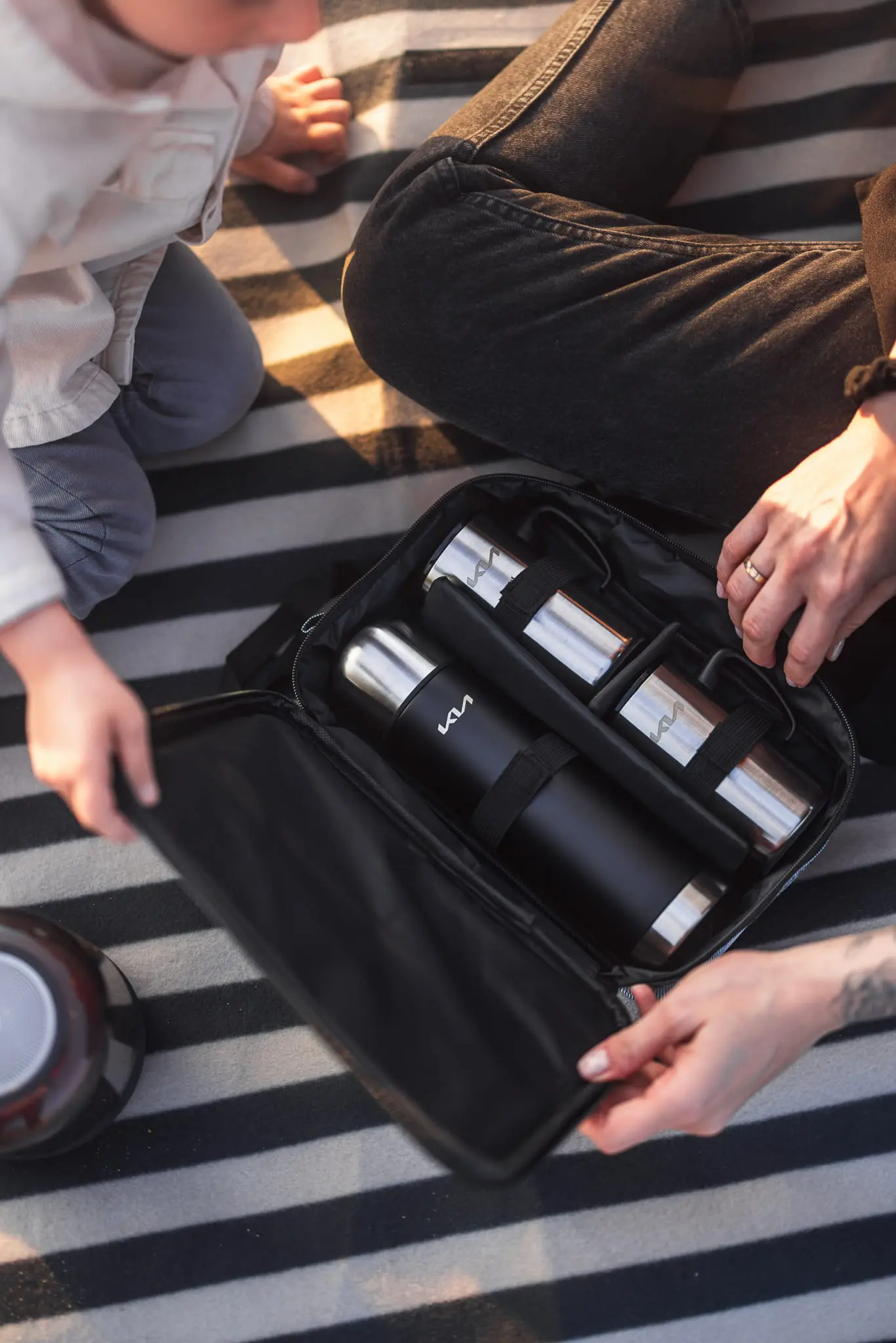 Thermos Kia Steel Edition Vacuum │ Genuine Sett med 2 kopper og etui – bilde 3