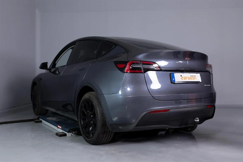 Tilhengerfeste Tesla Model Y 2020 -> │ Genuine® Aragon Vertikalt Avtagbart krok Image 2