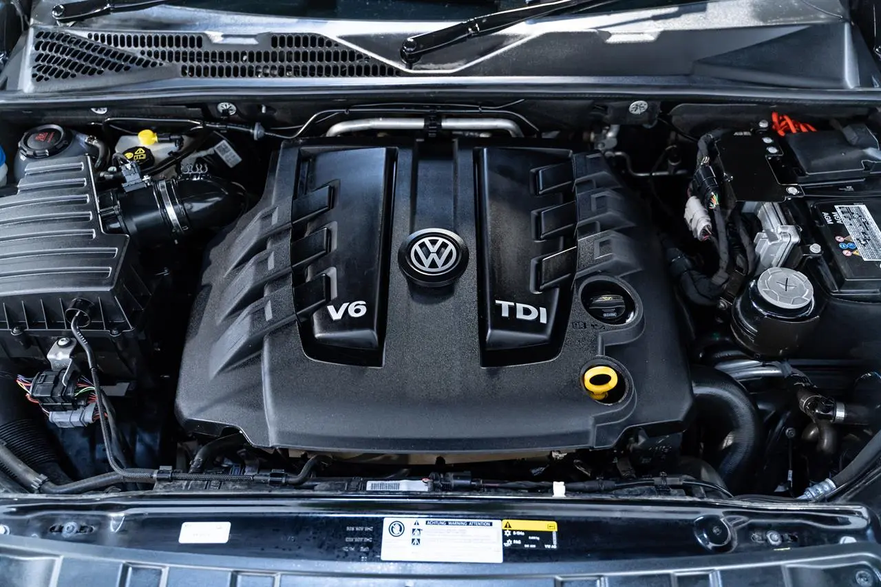 Toppdeksel VW Amarok I V6 3.0 TDI │ Motordeksel Genuine Engine Cover Image 1