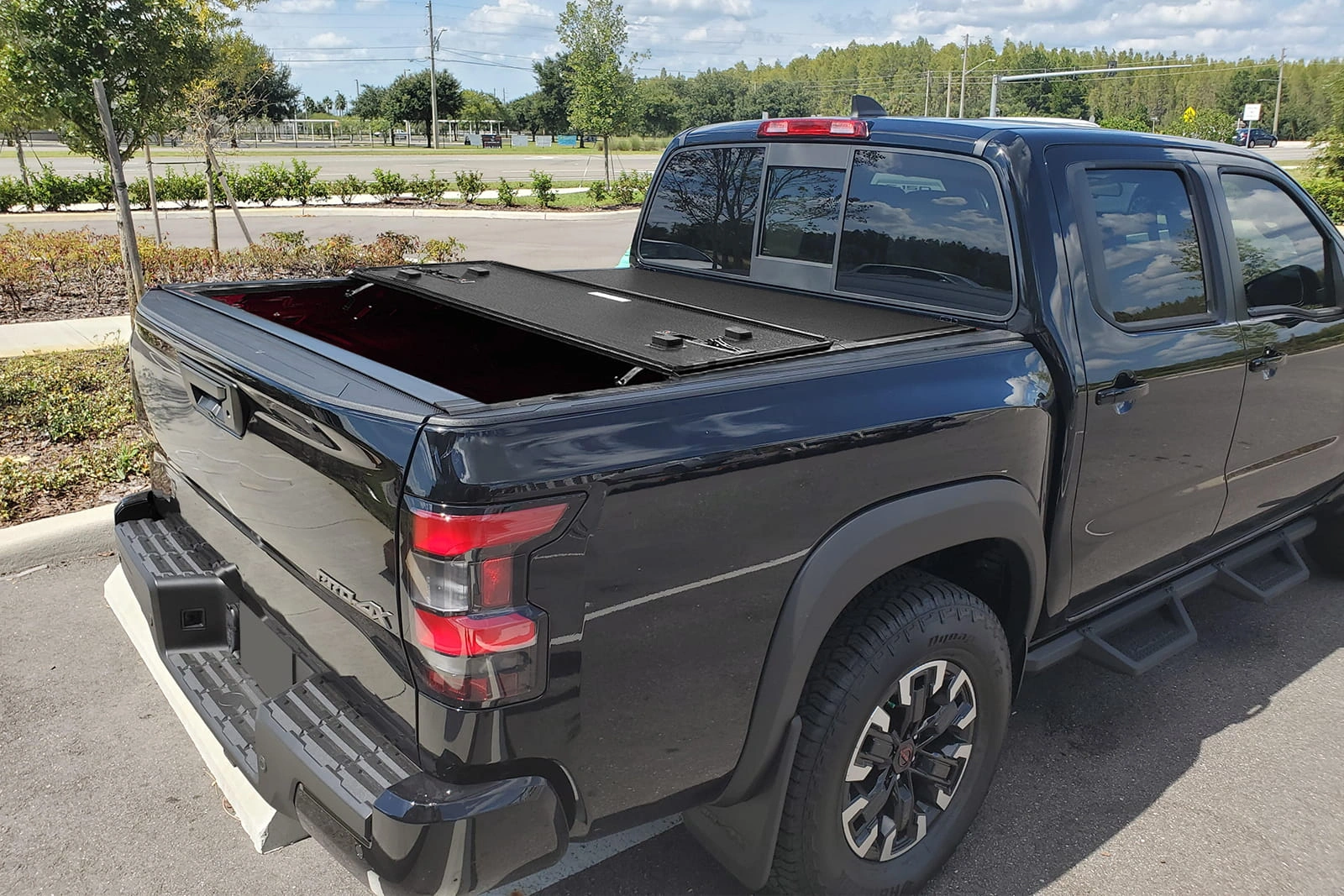 Tredelt hardt lokk til pickupkasse med LED-lys – Toyota Hilux VIII AN120 2015+ – bilde 2