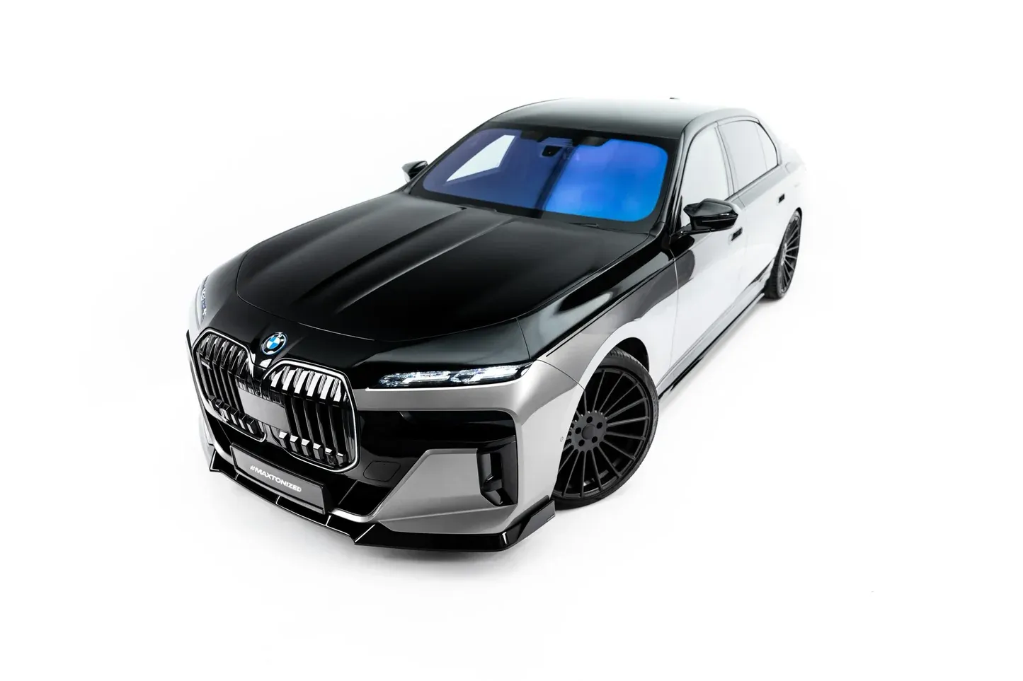 Tuningkit BMW M760e (G70) 2022 - 2026 | Glossy Black Edition