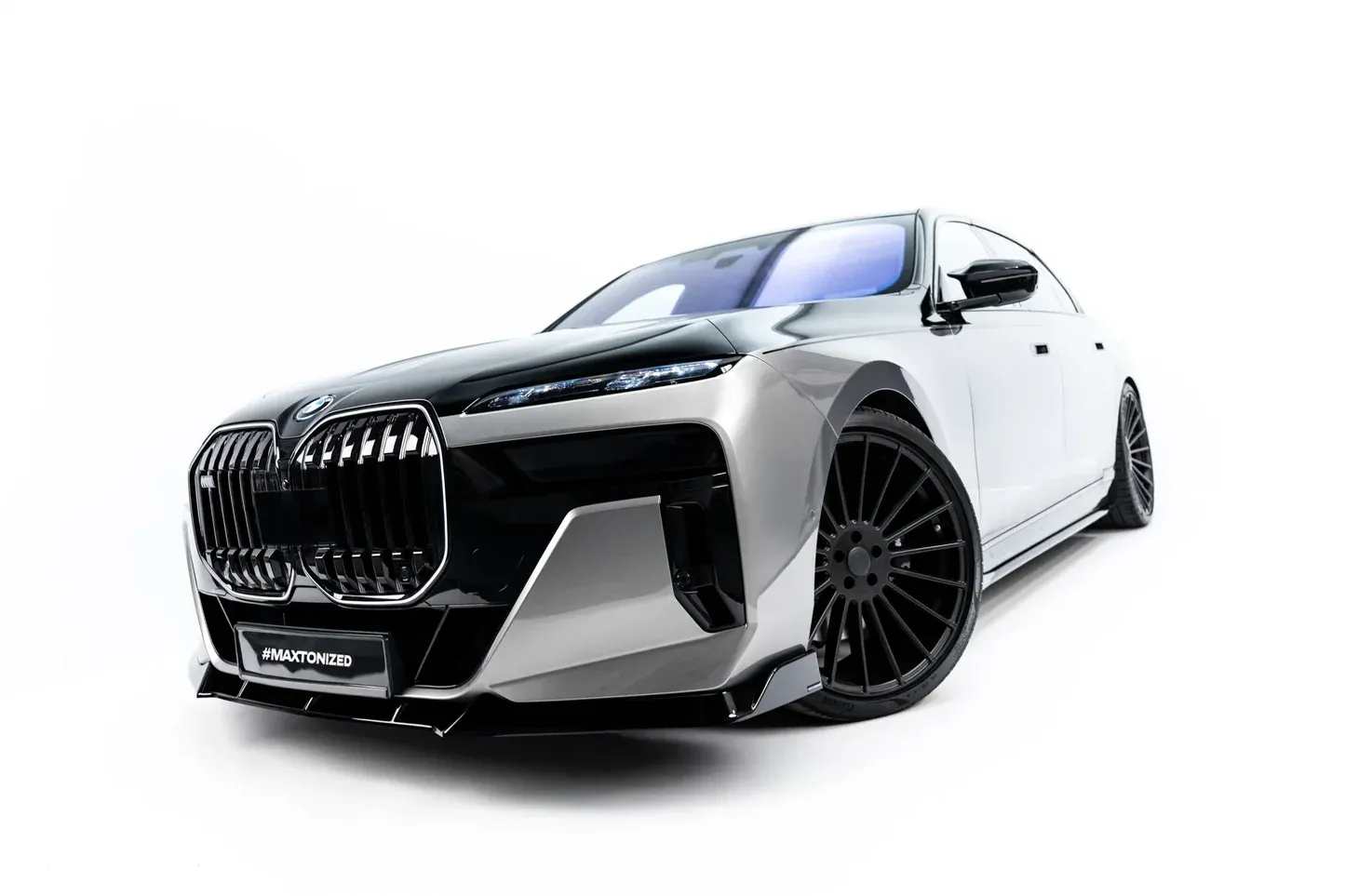 Tuningkit BMW M760e (G70) 2022 - 2026 | Glossy Black Edition – bilde 3
