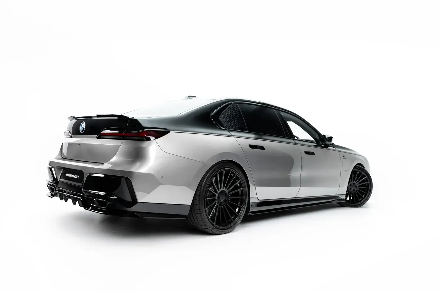 Tuningkit BMW M760e (G70) 2022 - 2026 | Glossy Black Edition – bilde 5