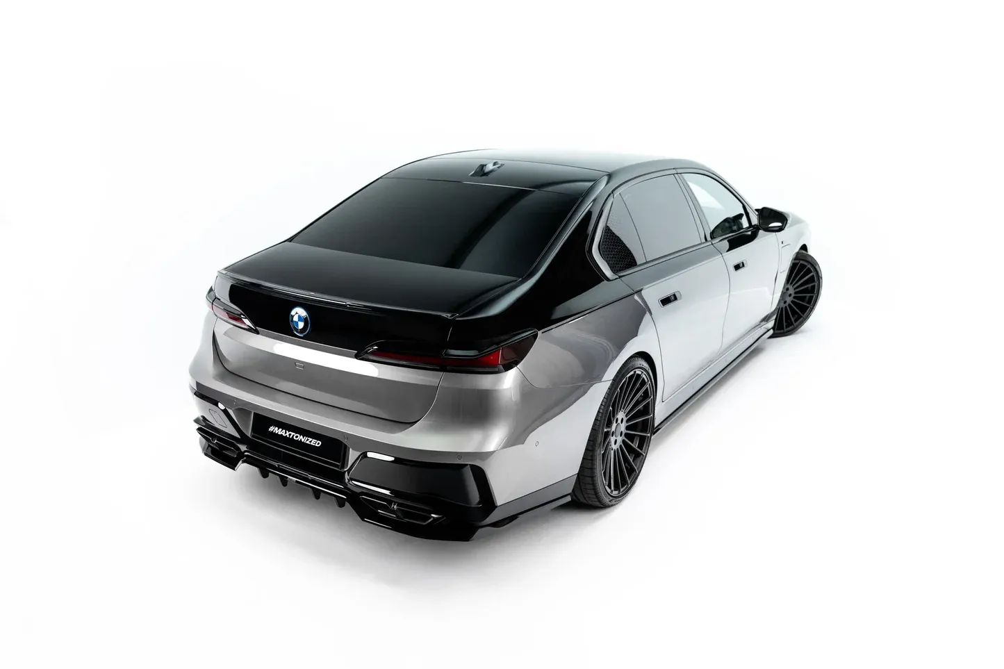 Tuningkit BMW M760e (G70) 2022 - 2026 | Glossy Black Edition – bilde 8