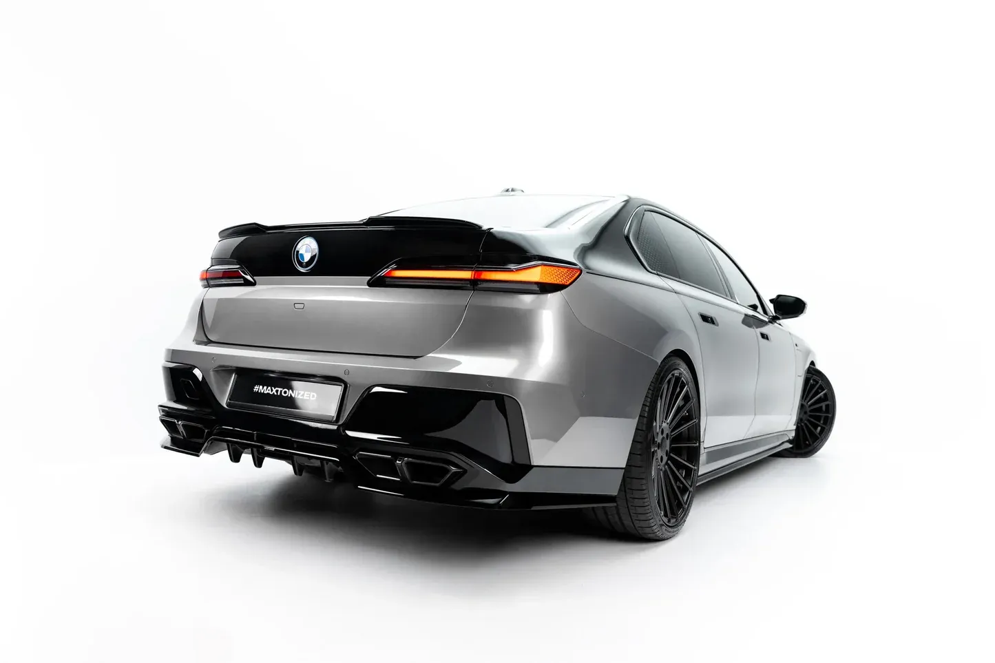 Tuningkit BMW M760e (G70) 2022 - 2026 | Glossy Black Edition – bilde 9