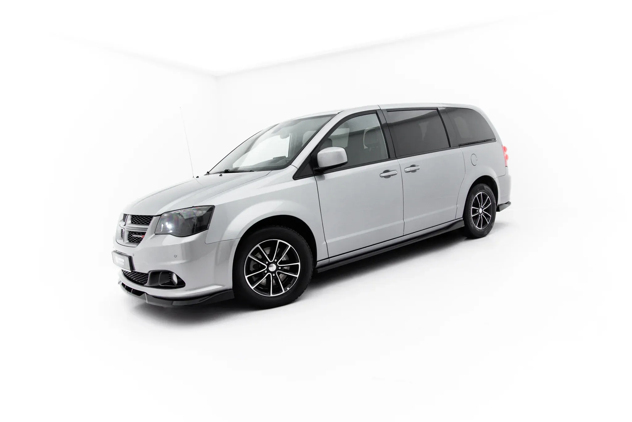 Tuningkit Dodge Grand Caravan V Facelift 2010 - 2020 | Glossy Black Edition