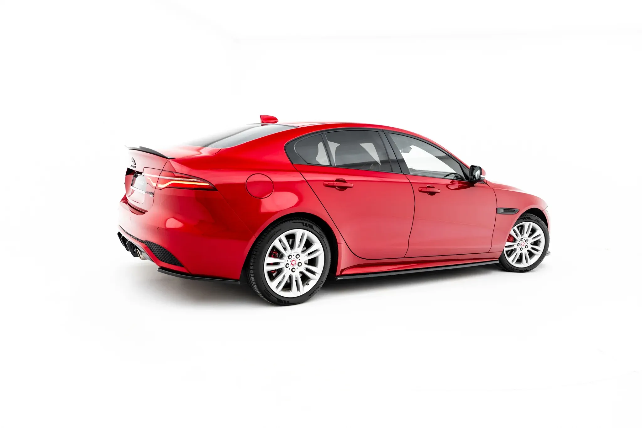 Tuningkit Jaguar XE R-Dynamic (X760) Facelift 2019 - 2024 | Glossy Black Edition – bilde 6