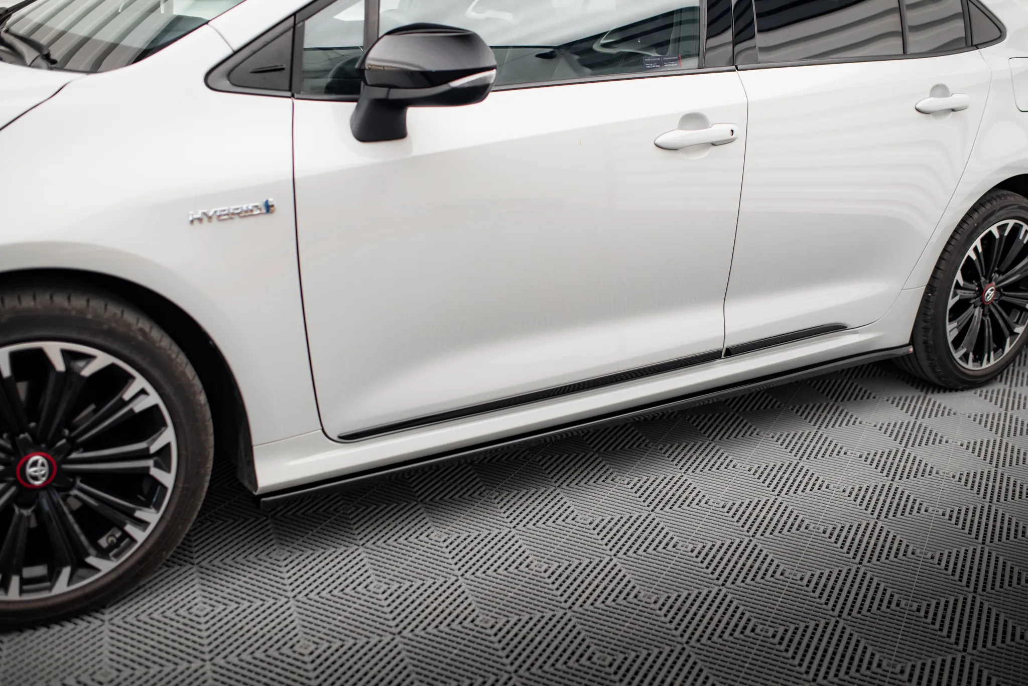 Tuningkit Toyota Corolla XII Sedan 2019 -> | Glossy Black Edition – bilde 5