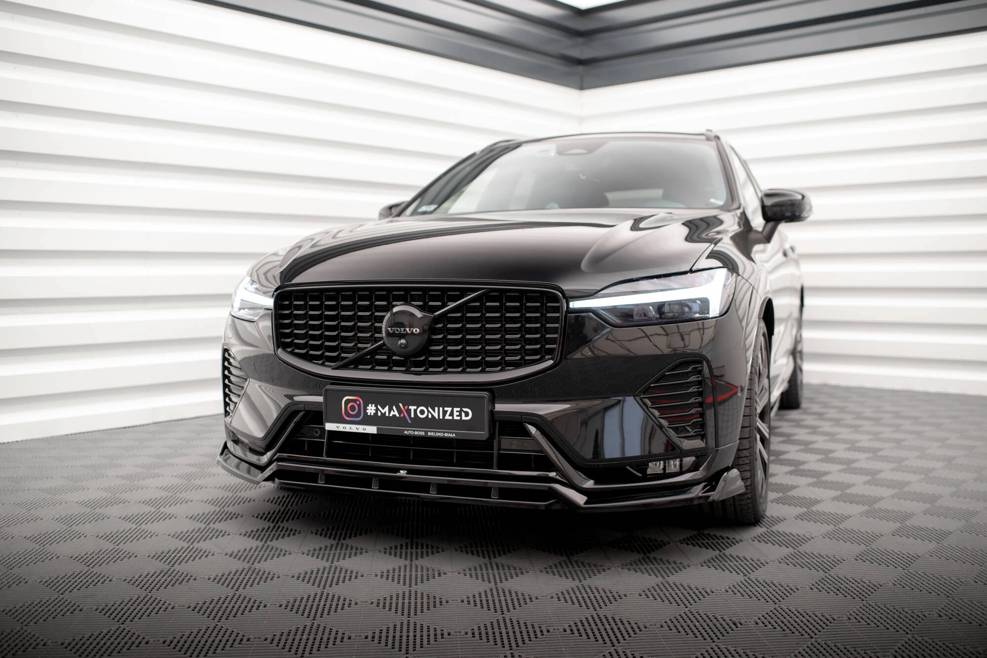Tuningkit Volvo XC60 II R-Design Facelift 2021 -> | Sport Eksteriør Styling-sett Image 3