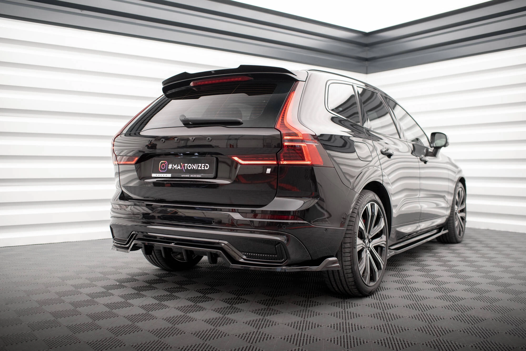 Tuningkit Volvo XC60 II R-Design Facelift 2021 -> | Sport Eksteriør Styling-sett Image 6