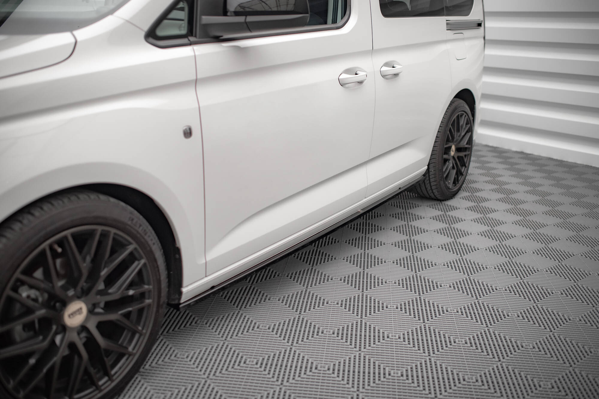 Tuningkit VW Caddy Mk5  2020 -> | Sport Eksteriør Styling-sett Image 5