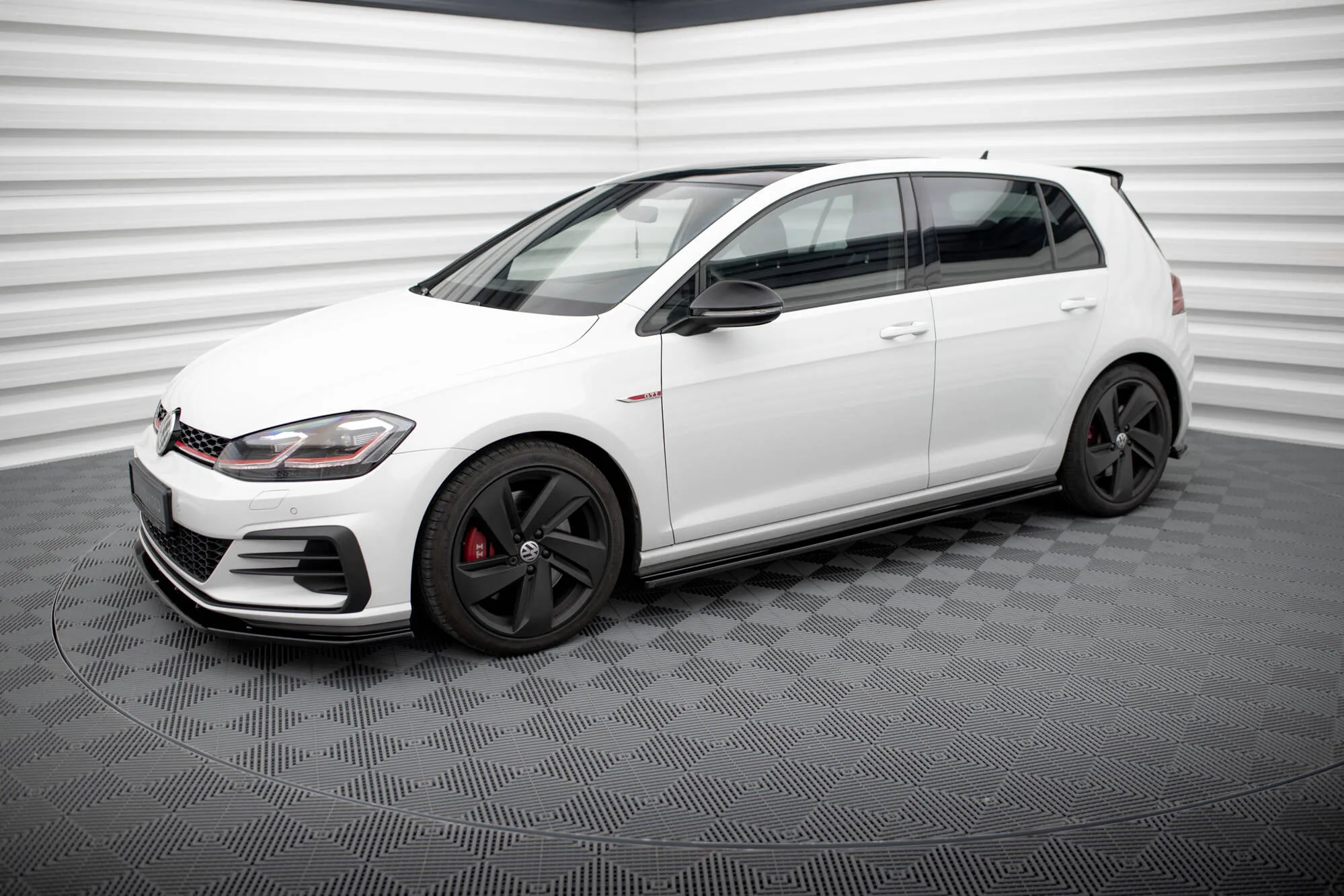 Tuningkit VW Golf 7 GTI facelift 2017-2020 | Glossy Black Edition