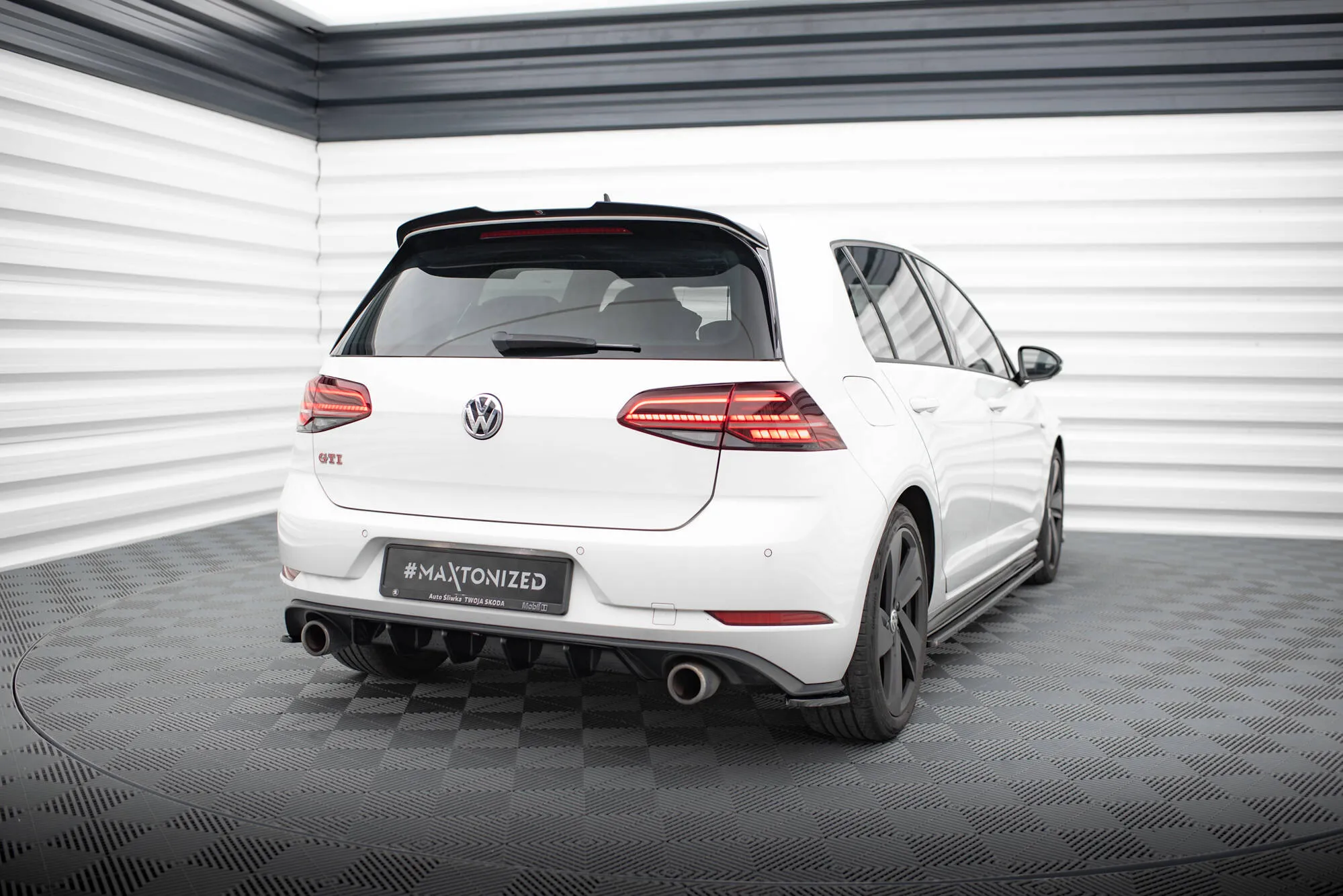 Tuningkit VW Golf 7 GTI facelift 2017-2020 | Glossy Black Edition – bilde 7