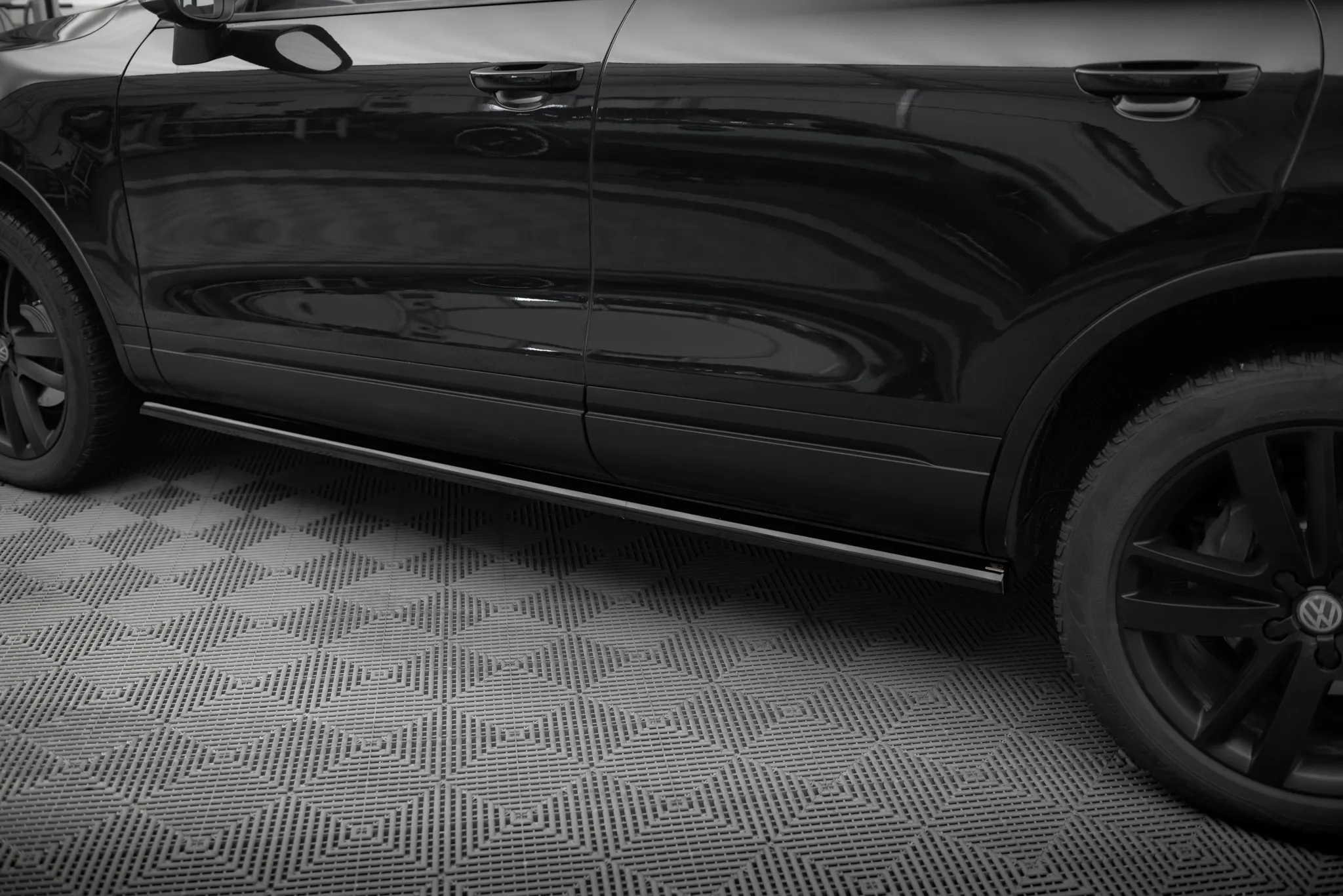 Tuningkit VW Touareg 7P 2010 - 2014 | Glossy Black Edition – bilde 3
