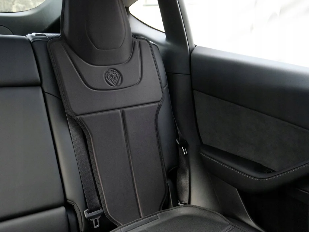 Underlag for barnesete Tesla Model S / 3 / X / Y Svart │ Beskyttelsesmatte til baksete Packing Under Child Seat - Black Edition – bilde 2