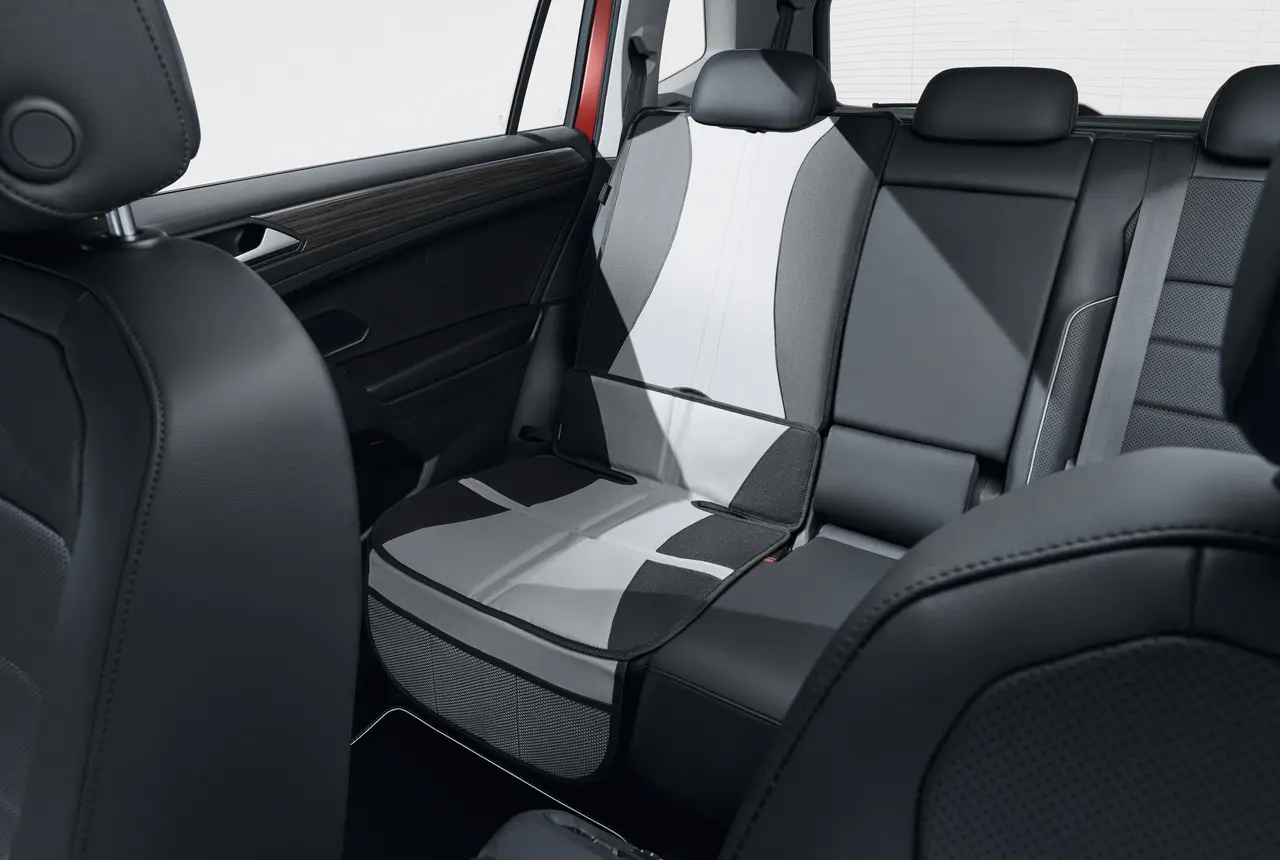 Underlag for barnesete VW │ Beskyttelsesmatte til baksete Packing under child seat – bilde 2