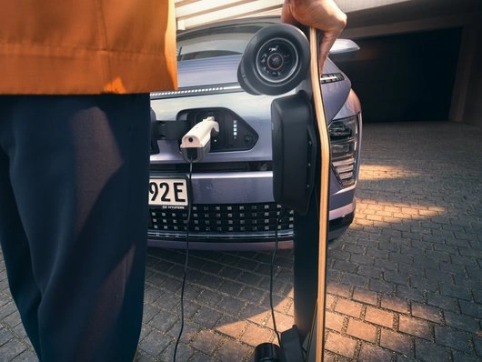 V2L-adapter – Hyundai │ Genuine® Vehicle-to-Load Image 3