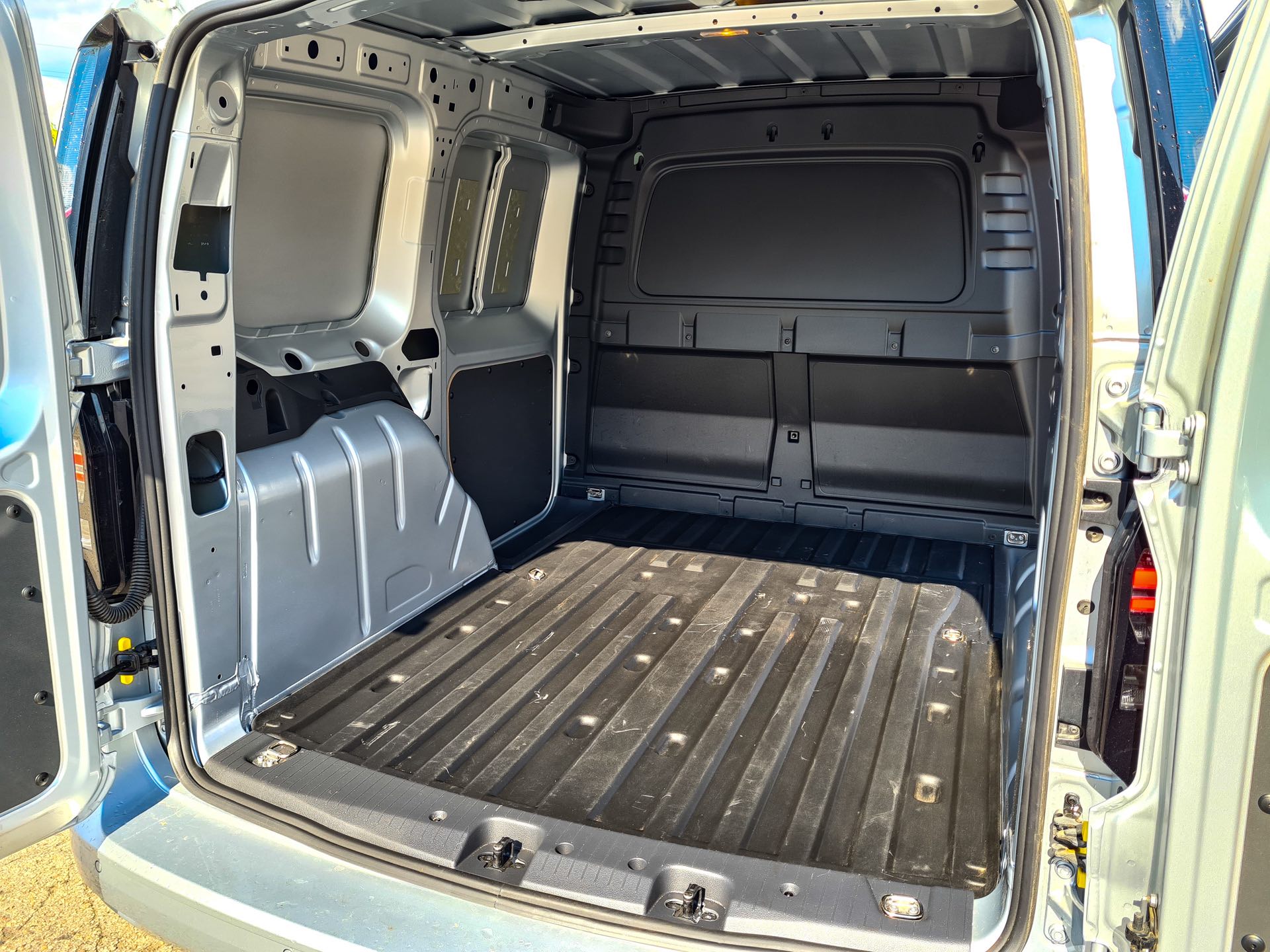 Vareromsmatte / Lasteromsmatte VW Caddy V 2020-> │ SWB (kort) - Vareromsinnlegg plast - Black – bilde 13