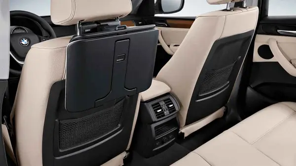 Vippebord med koppholder BMW Travel and Comfort System │ Business Comfort Folding Table Image 4