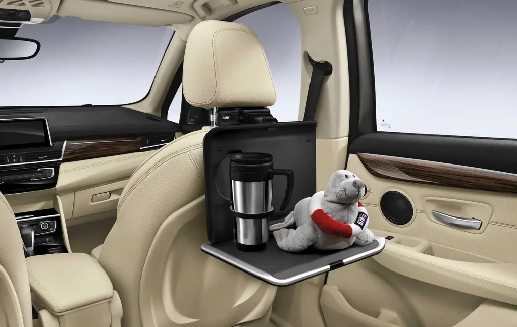 Vippebord med koppholder BMW Travel and Comfort System │ Business Comfort Folding Table Image 5